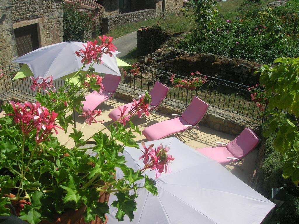 Hotel Aux Vieux Arceaux Mercuer Habitación foto